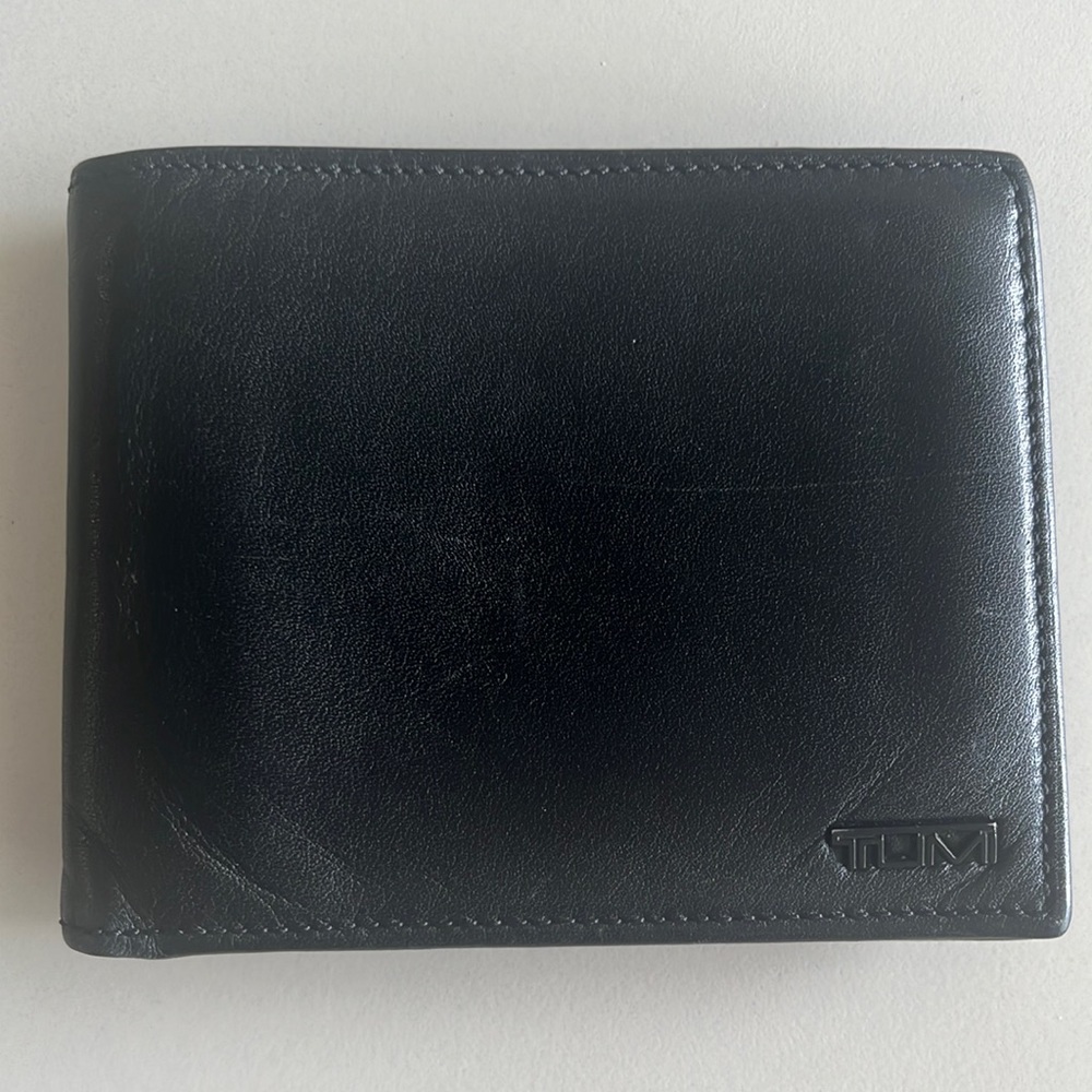 Men’s black leather Tumi wallet